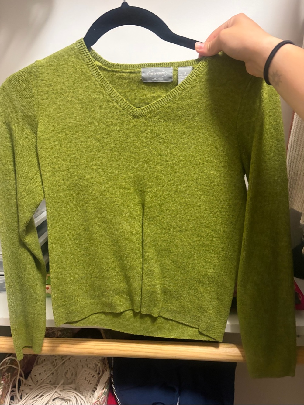 Old Navy Women's V-Neck Sweater in Olive Green